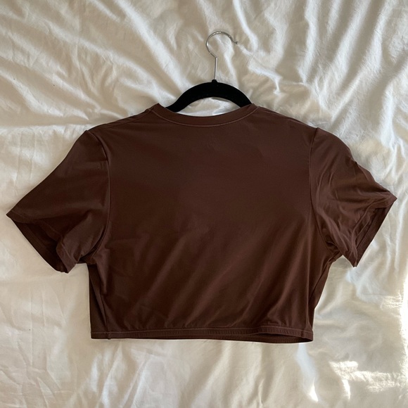 SKIMS Fits Everybody Super Cropped T-Shirt - Picture 2 of 3